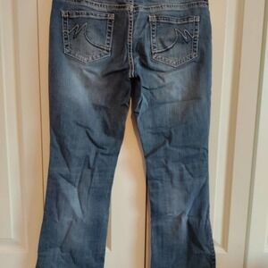 Maurices M Jeans boot cut woman size 5/6 Short Blue